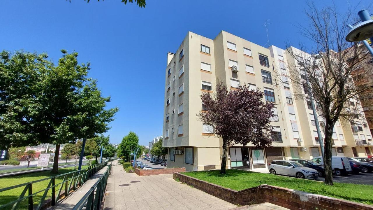 Enjoy Lisbon Cascais Sintra 1200 Metres To Metro Blue Line Sintra Rail Line Free Parking Apartamento Amadora Exterior foto